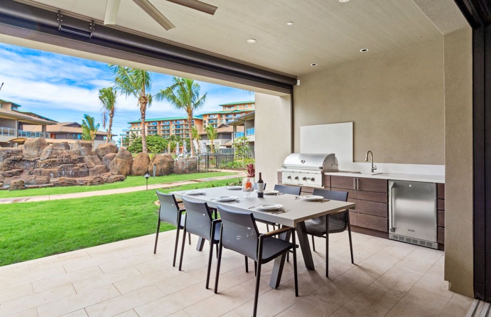 500+ Sq Ft Lanai with BBQ Grill