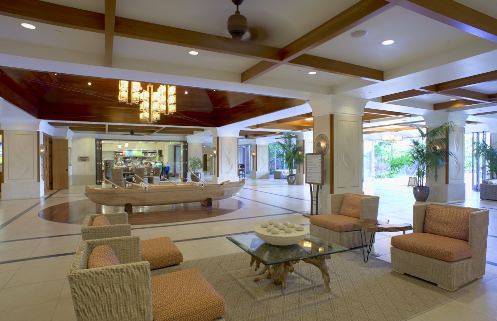 Grab a coffee or a bite to eat at the Konea Tower lobby market