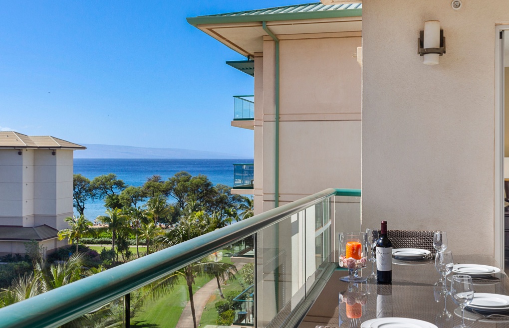 A 6th floor suite with views of the Pacific Ocean and Maui's neighbor island Lanai