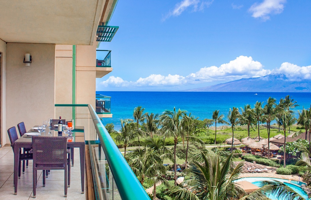 Hokulani 505 also offers incredible views of Maui's neighbor island Molokai
